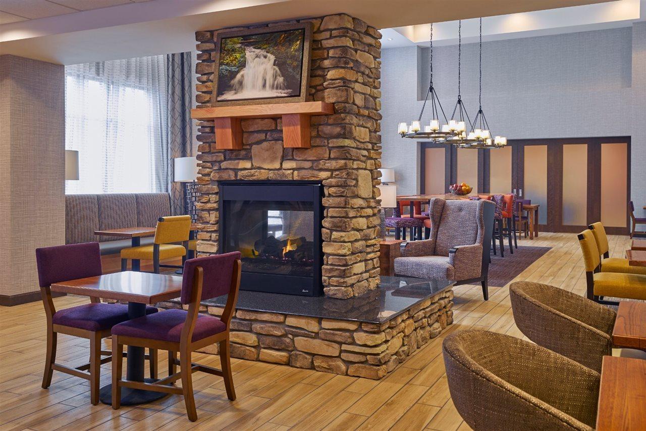 Hampton Inn & Suites Roseburg Ngoại thất bức ảnh
