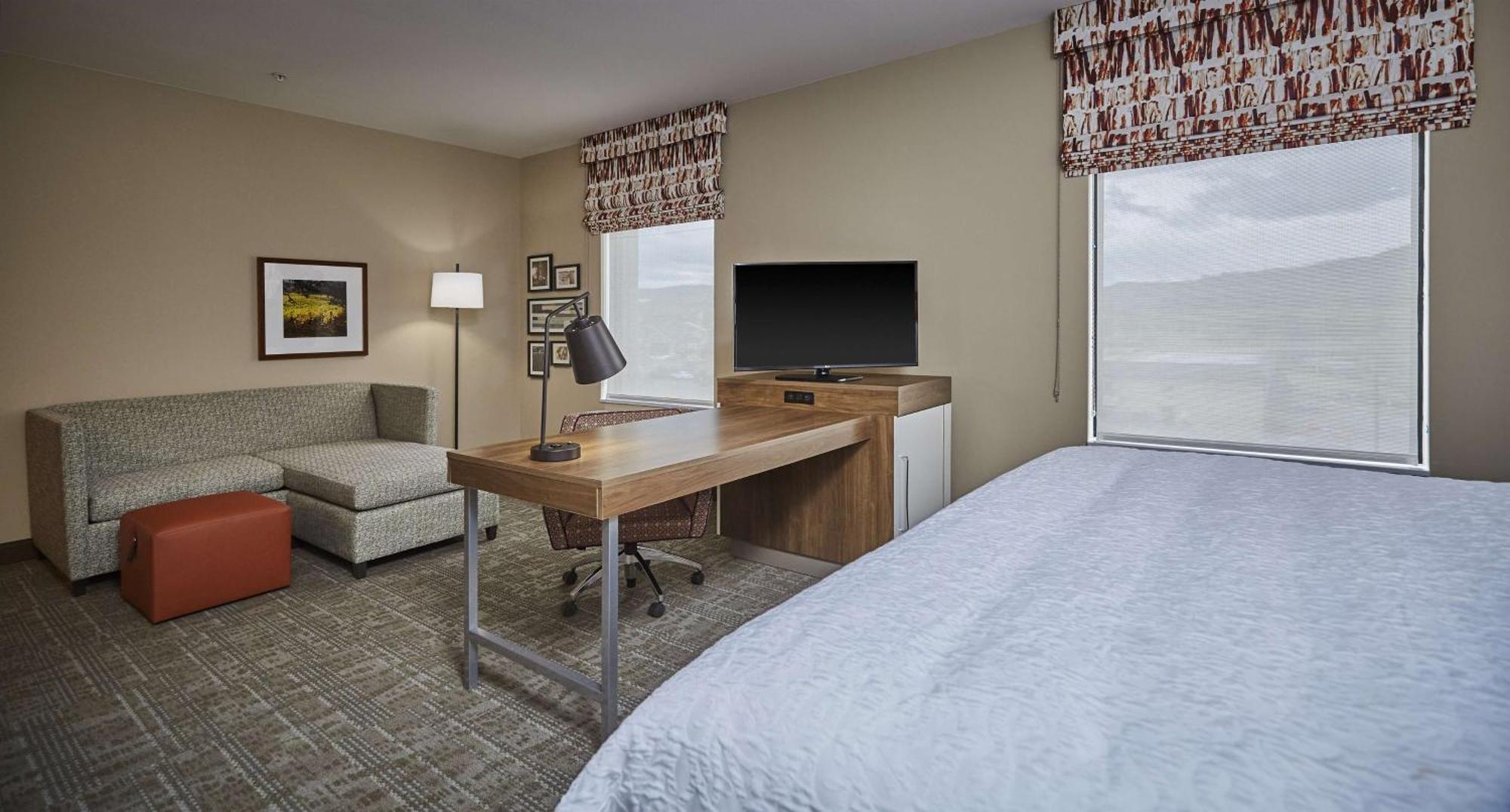 Hampton Inn & Suites Roseburg Ngoại thất bức ảnh