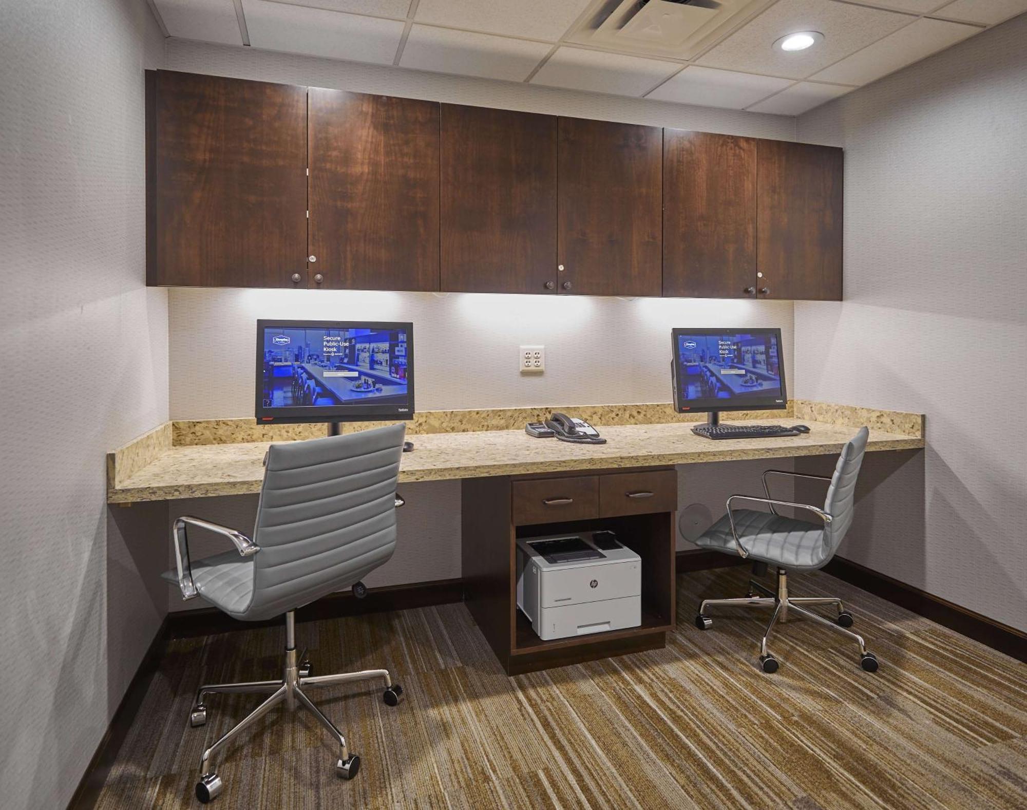 Hampton Inn & Suites Roseburg Ngoại thất bức ảnh