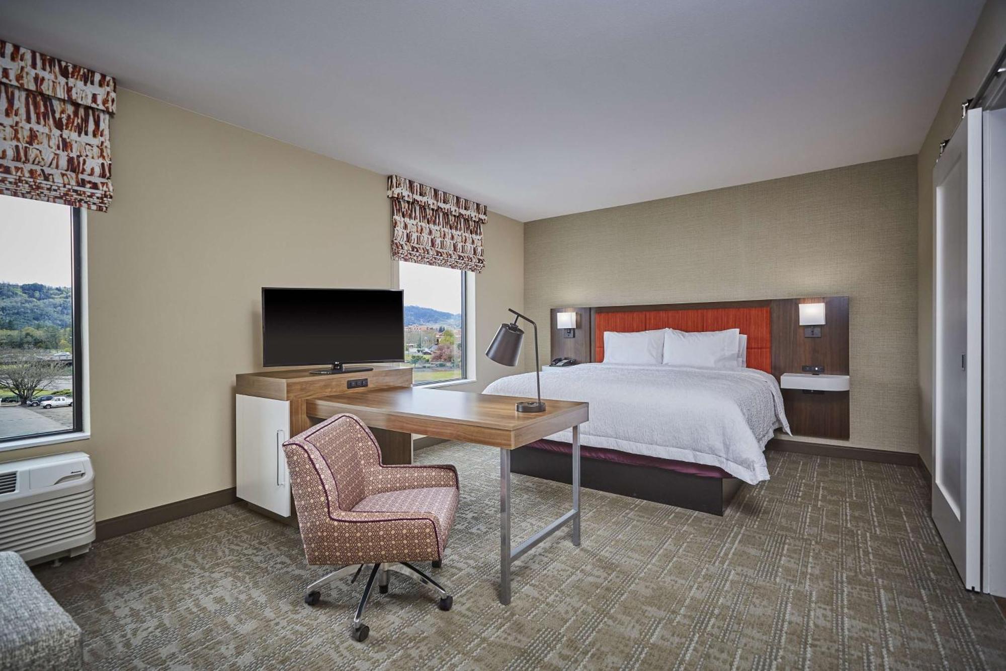 Hampton Inn & Suites Roseburg Ngoại thất bức ảnh