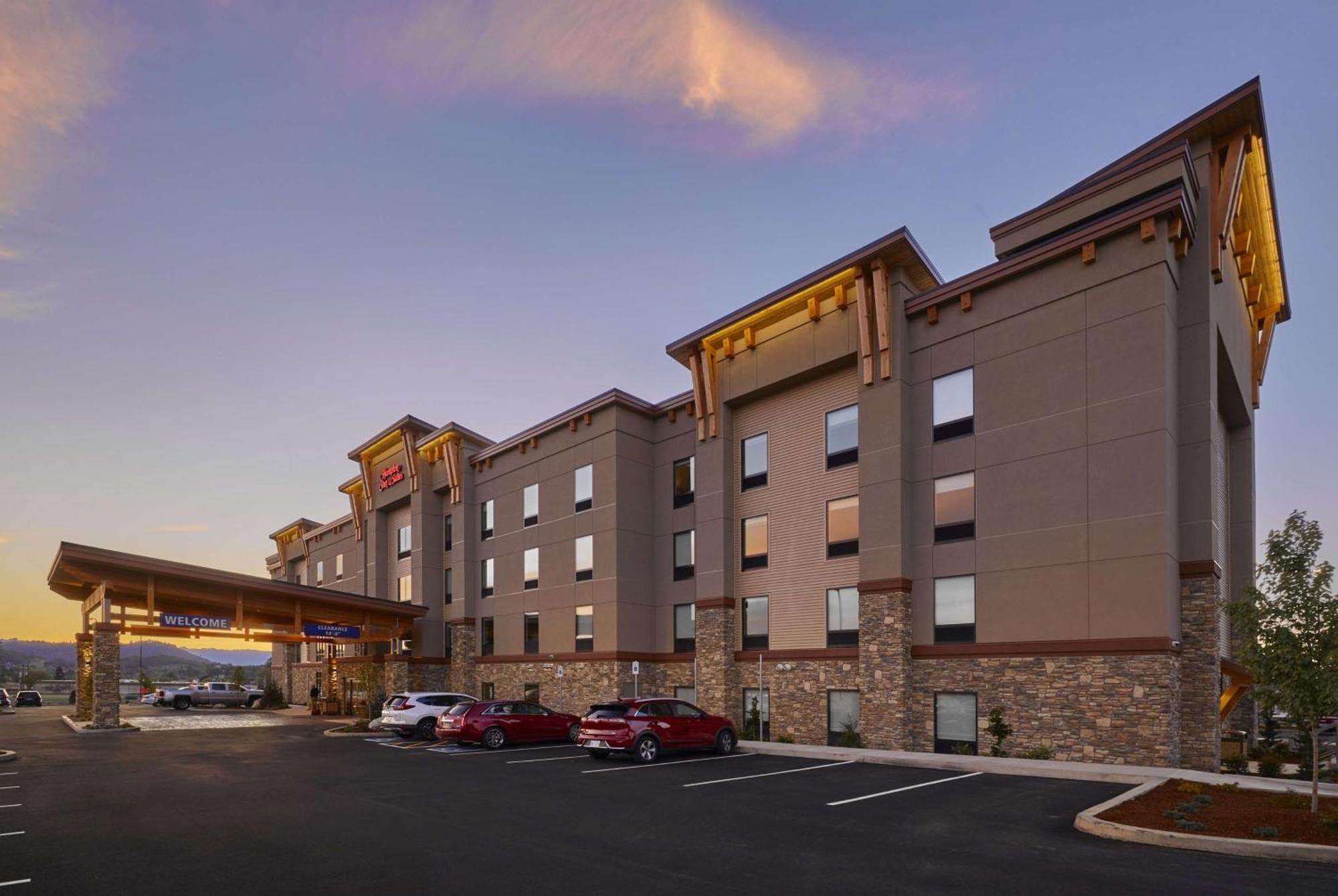 Hampton Inn & Suites Roseburg Ngoại thất bức ảnh