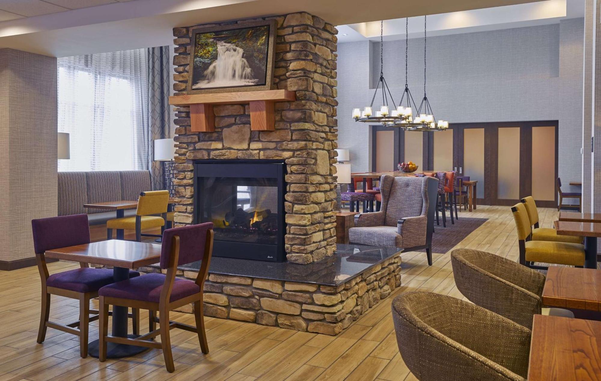 Hampton Inn & Suites Roseburg Ngoại thất bức ảnh