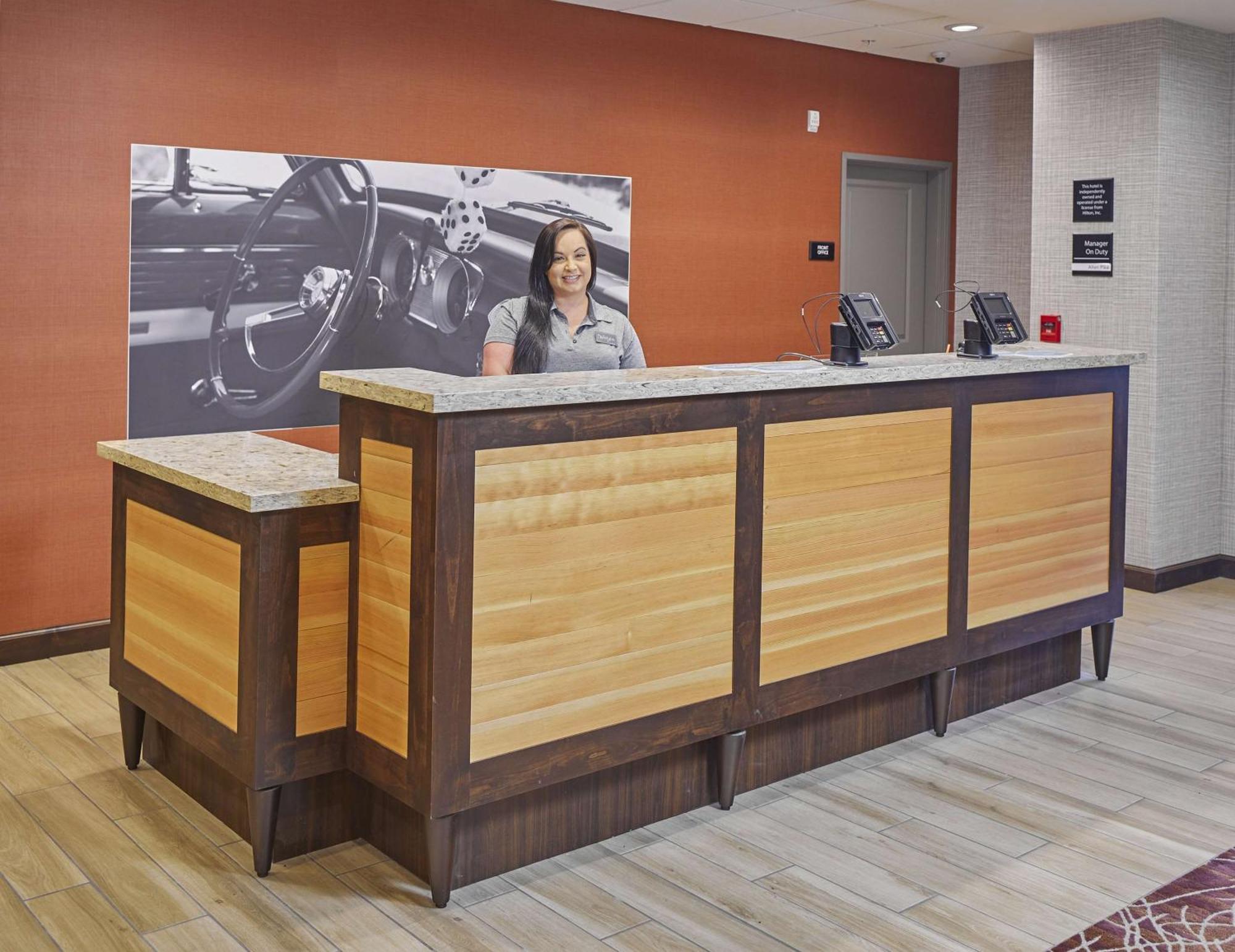 Hampton Inn & Suites Roseburg Ngoại thất bức ảnh