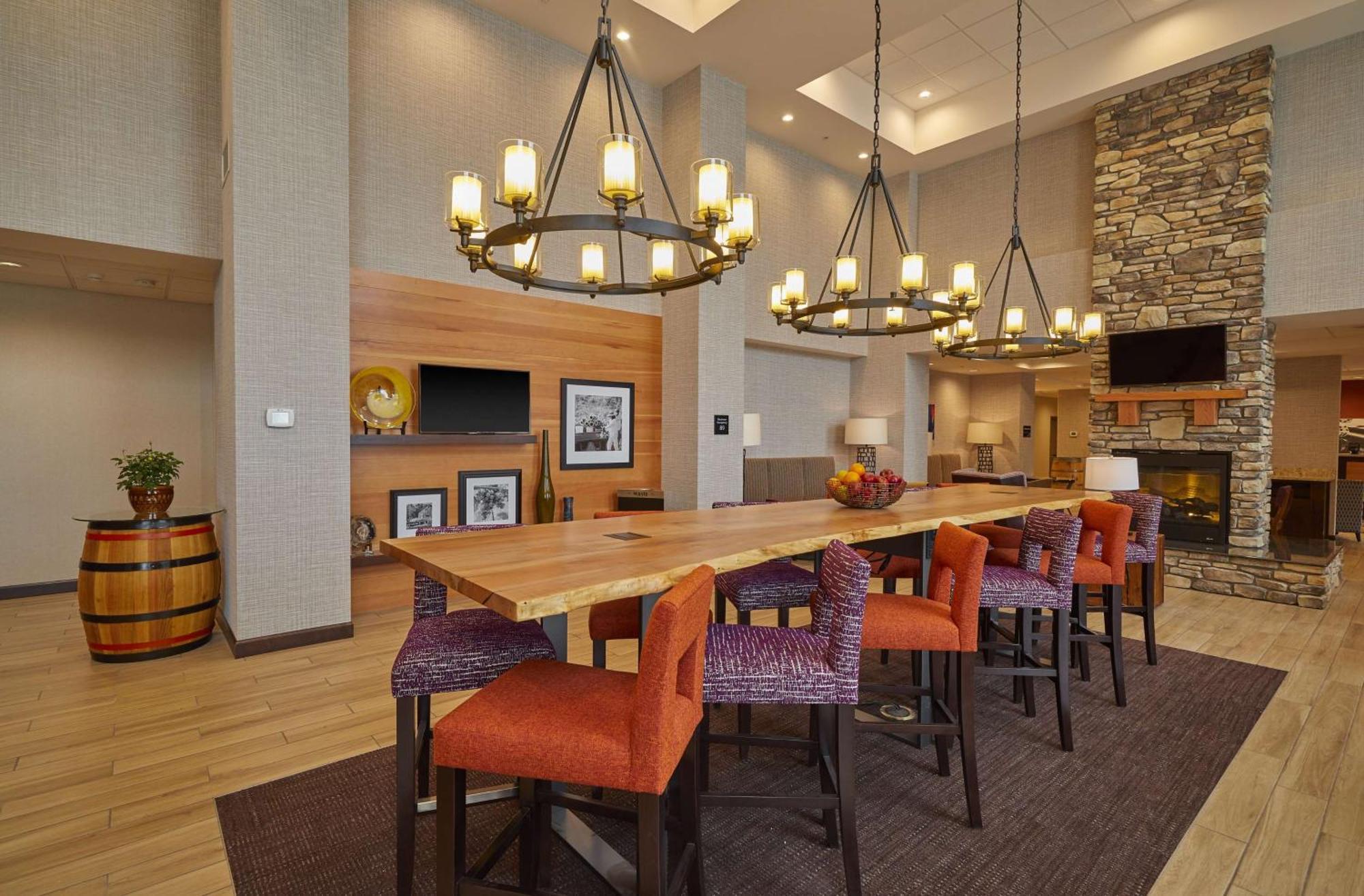Hampton Inn & Suites Roseburg Ngoại thất bức ảnh